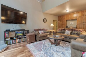 Smart-TV, DVD-Player, Bücher