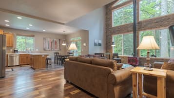 Smart-tv, dvd-afspiller, bøger