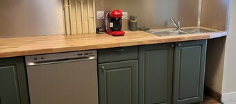 Quiet town house - sleeps 8 - pets welcome - 10 min from circuit