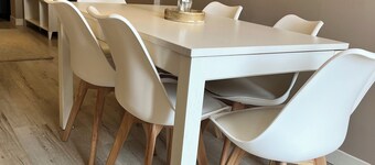 Quiet town house - sleeps 8 - pets welcome - 10 min from circuit