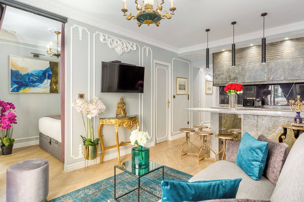Apartment, City View | Living area