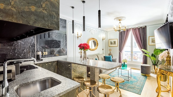 Apartment, Stadtblick | Eigene Küche | Kühlschrank, Mikrowelle, Ofen, Herdplatte