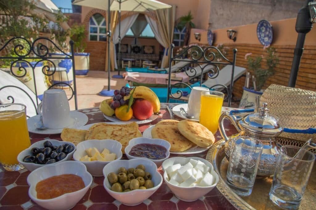 تناول الطعام بالخارج
