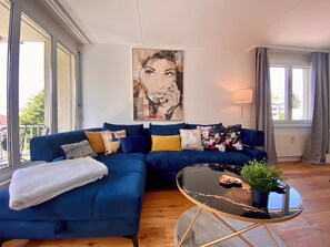 TV - Modern 3.5-room apartment near Will SG (Rickenbach)