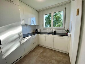 Forn, placa de cuina i rentaplats 