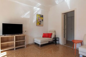 شقة مريحة - منظر للمدينة | منطقة المعيشة