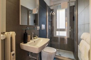 Apartamento Confort, vistas a la ciudad | Baño