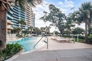 Una piscina techada, una piscina climatizada