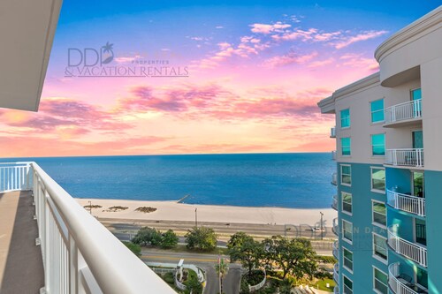 13th Floor Penthouse overlooking the Gulf!