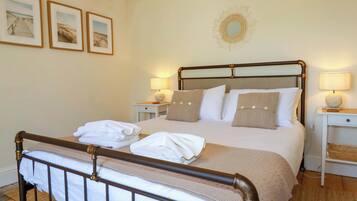 4 bedrooms, individually decorated, individually furnished, free WiFi