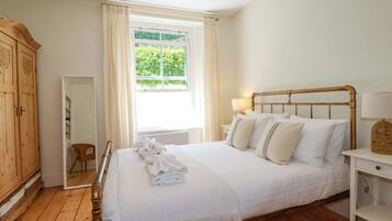 4 bedrooms, individually decorated, individually furnished, free WiFi