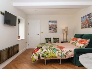 1 bedroom, individually decorated, individually furnished, free WiFi