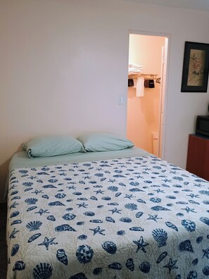 1 bedroom, iron/ironing board, travel cot, free WiFi