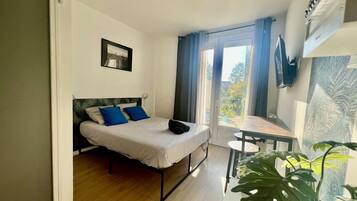 1 habitación, escritorio y wifi