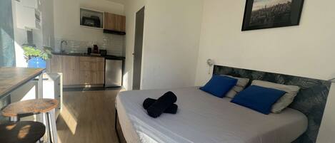 1 habitación, escritorio y wifi