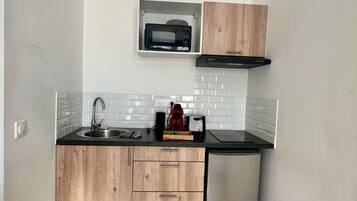 Frigorifero, microonde, macchina per tè/caffè, tostapane