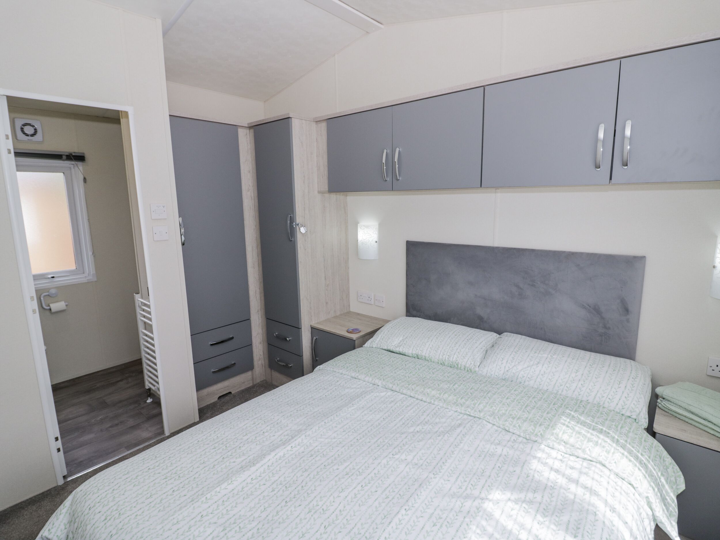 2 bedrooms, individually decorated, individually furnished, free WiFi