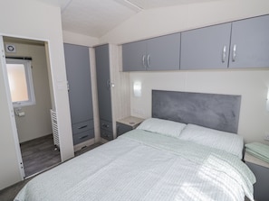 2 개의 침실, 각각 다른 스타일의 인테리어, 각각 다르게 가구 비치, 무료 WiFi