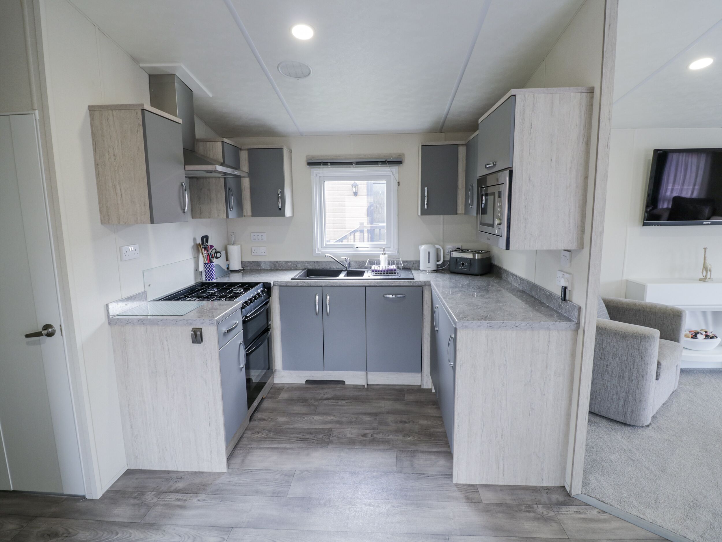 Dishwasher, cookware/dishes/utensils