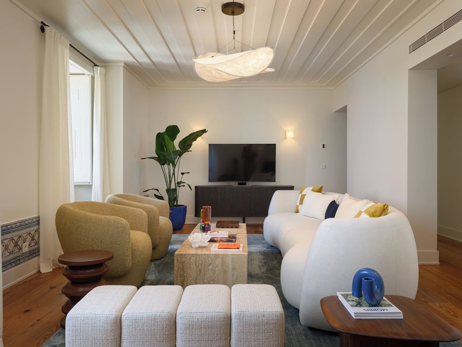 Appartement Premium, 4 chambres, terrasse, vue mer | Coin séjour | Télévision à écran plat de 50 pouces avec chaînes par câble