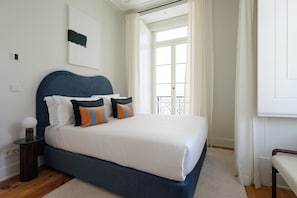 Apartamento City, 2 habitaciones, vistas parciales al mar | Ropa de cama de alta calidad, edredones de plumas, caja fuerte
