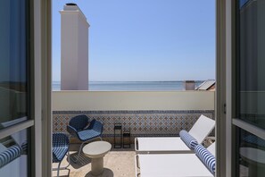 Premium-Apartment, 4 Schlafzimmer, Terrasse, Meerblick | Terrasse/Patio