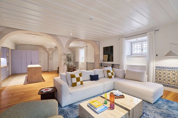 Superior Apartment, 2 Bedrooms | Living area | 50-inch flat-screen TV with cable channels - Casagrand Luxury Apartments Lisboa (Lisbon)