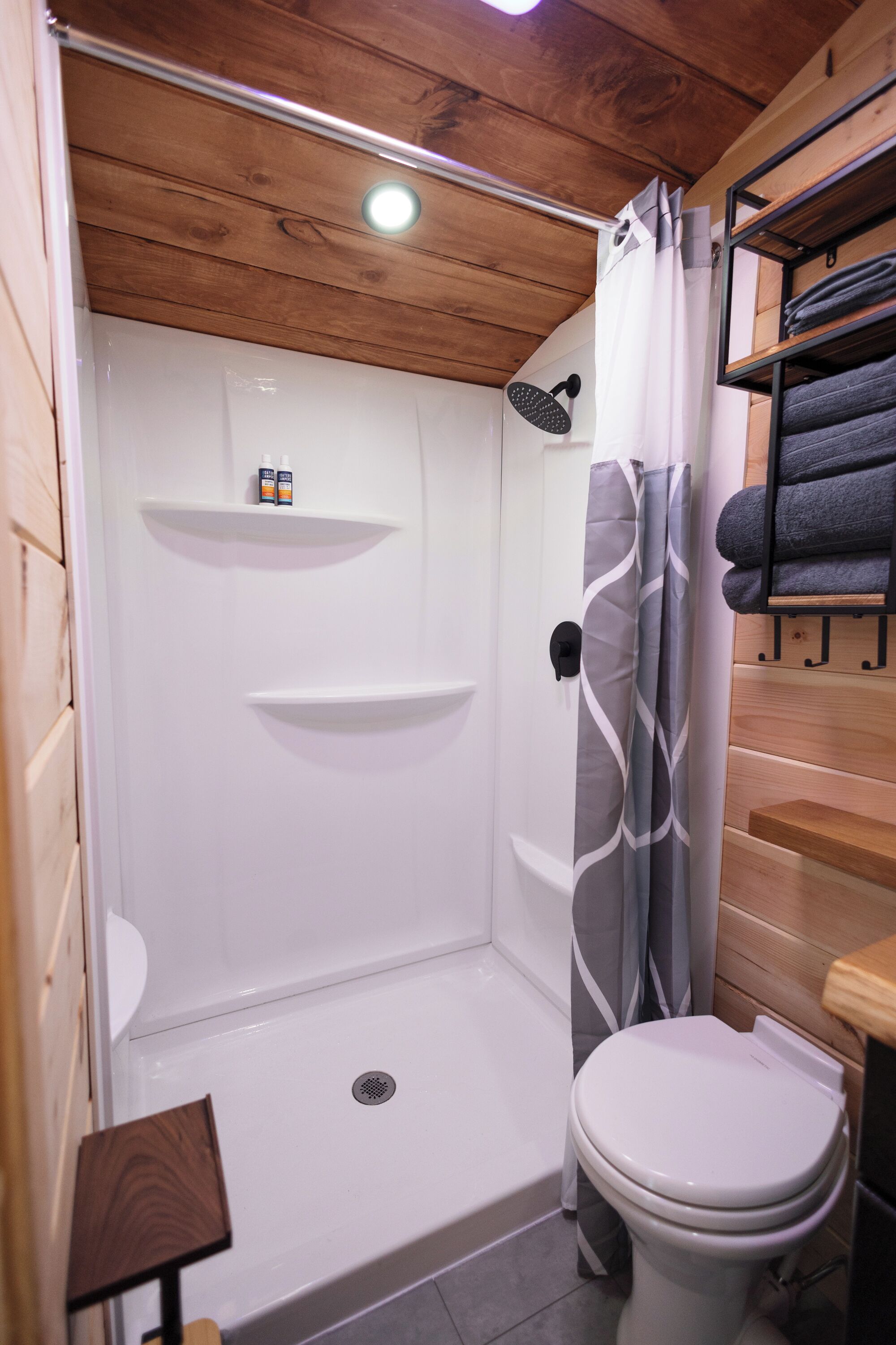 Dusche, Handtücher, Seife, Toilettenpapier