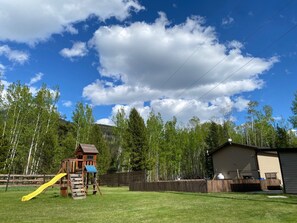 Children’s area - Cougar Mountain Lodge & Resort Ltd. (Valemount)