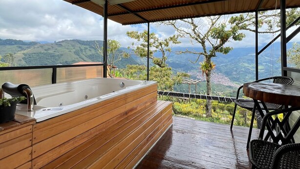 ห้องดีลักซ์, วิวสวนสาธารณะ | บริเวณนั่งเล่น