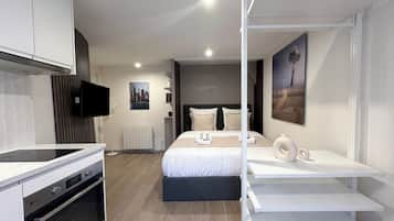 Comfort Studio | Laptop workspace, iron/ironing board, travel crib, free WiFi