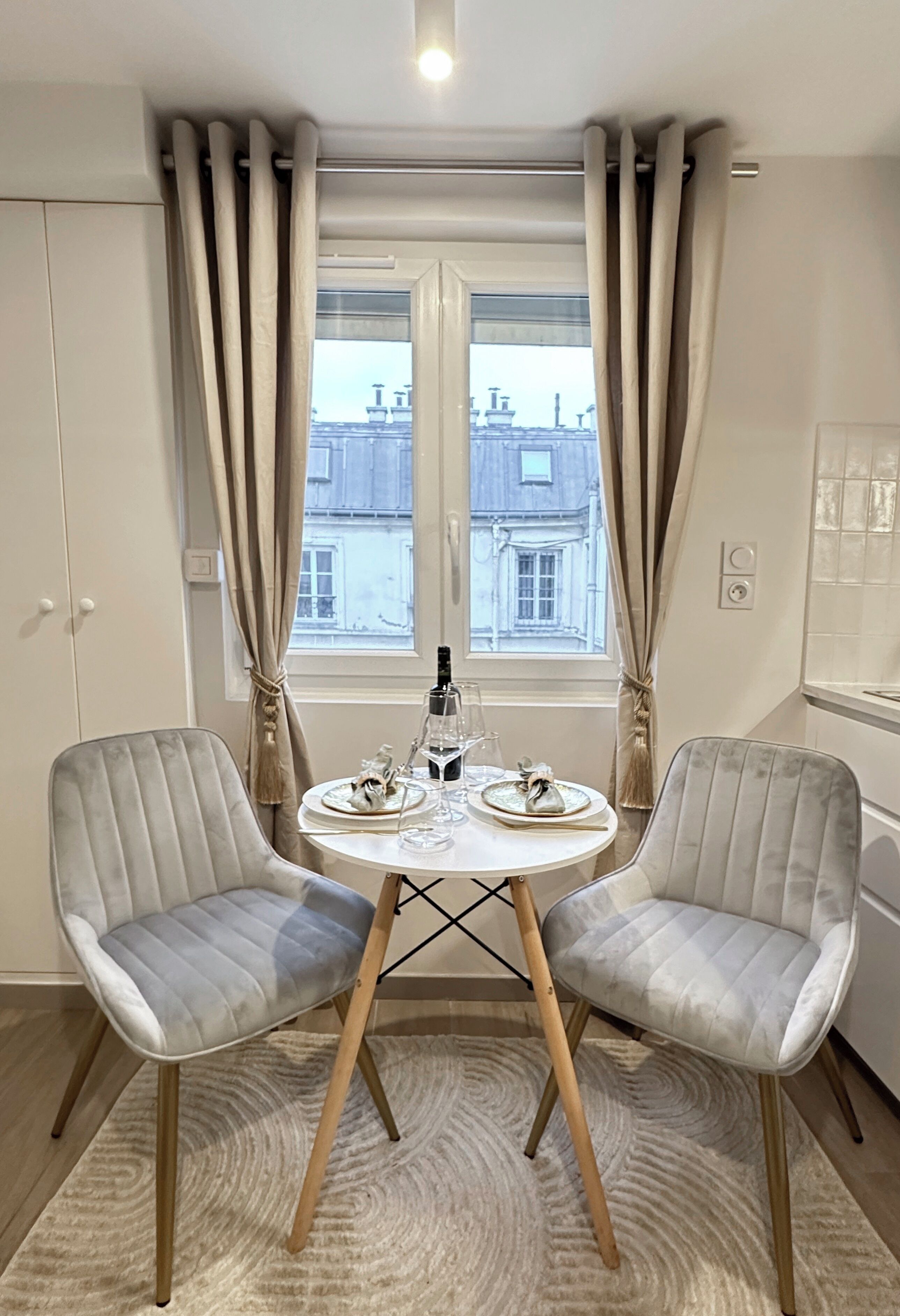 Comfort Studio | Dining room