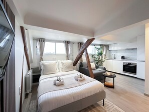 Suite studio supérieure, vue sur la ville | Vue de la chambre