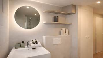 Studio Confort | Salle de bain | Douche, sèche-cheveux, serviettes fournies, savon