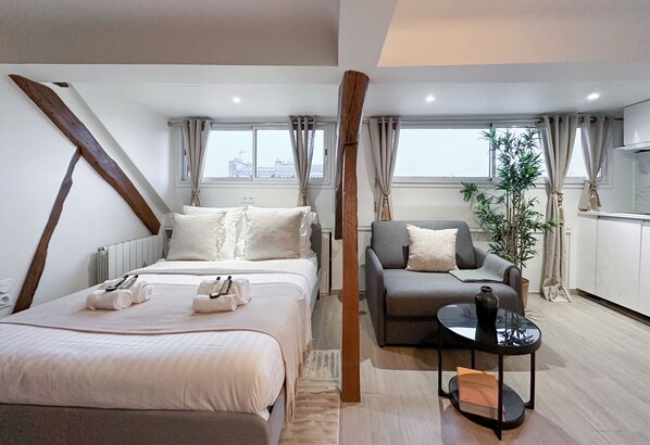 Superior Studio Suite, City View | Living area | 80-cm Smart TV with digital channels - TRONCHET (Paris)