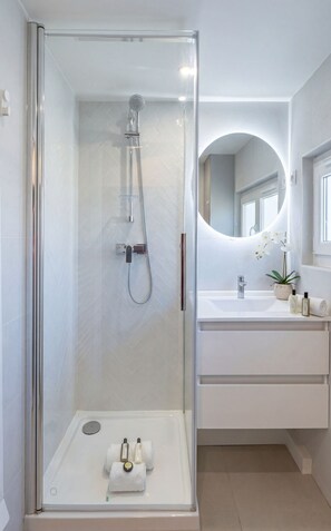 Superior Studio Suite, City View | Bathroom | Shower, hair dryer, towels, soap - TRONCHET (Paris)
