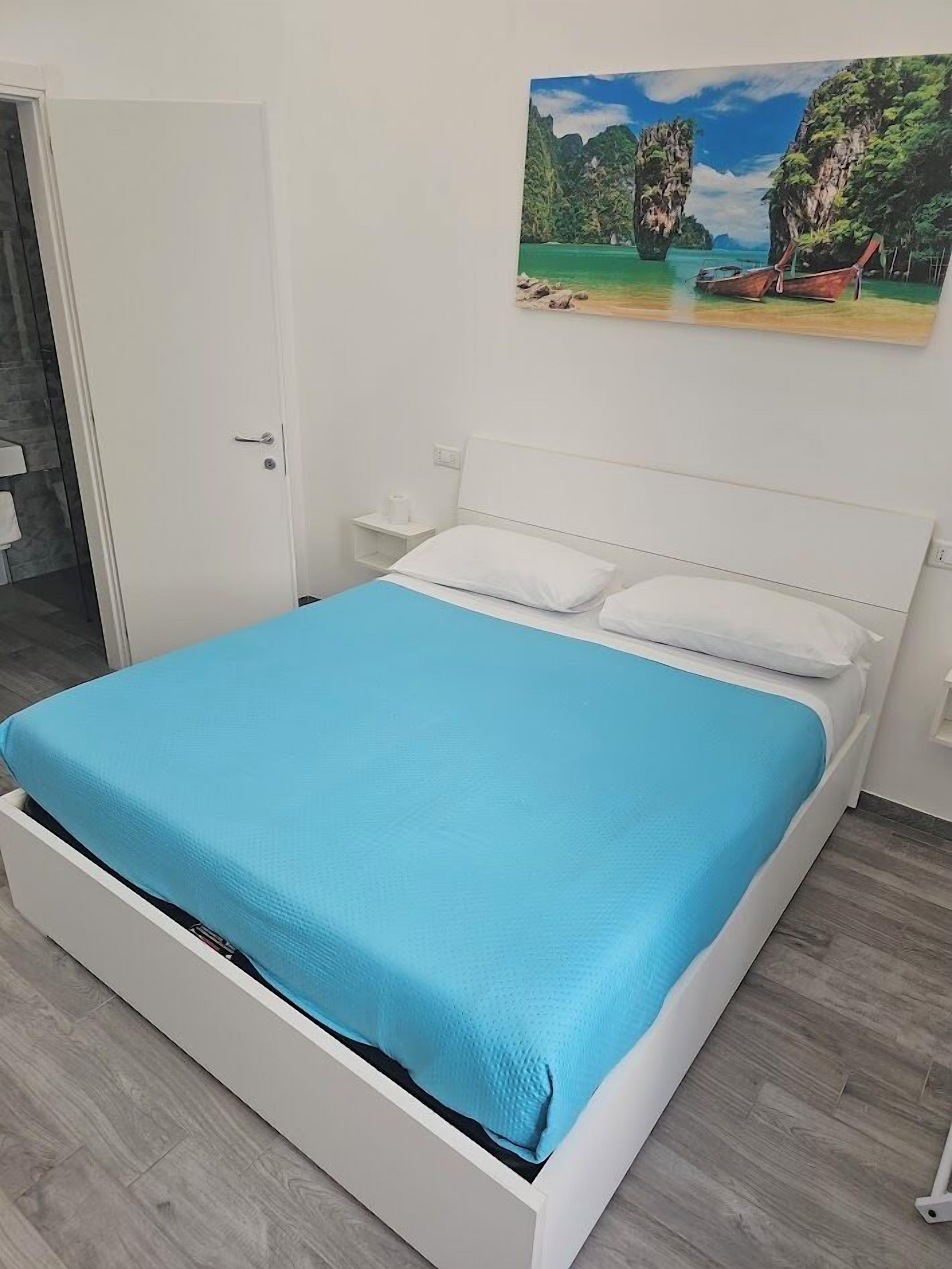 Comfort-huone, 1 keskisuuri parisänky | Egyptinpuuvillaiset lakanat, ylelliset vuodevaatteet, untuvapeitot