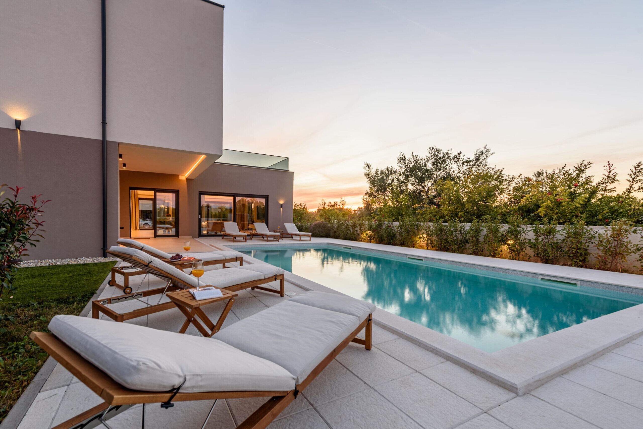 Een verwarmd zwembad