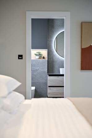 3 chambres, fer et planche à repasser, Wi-Fi gratuit, draps fournis