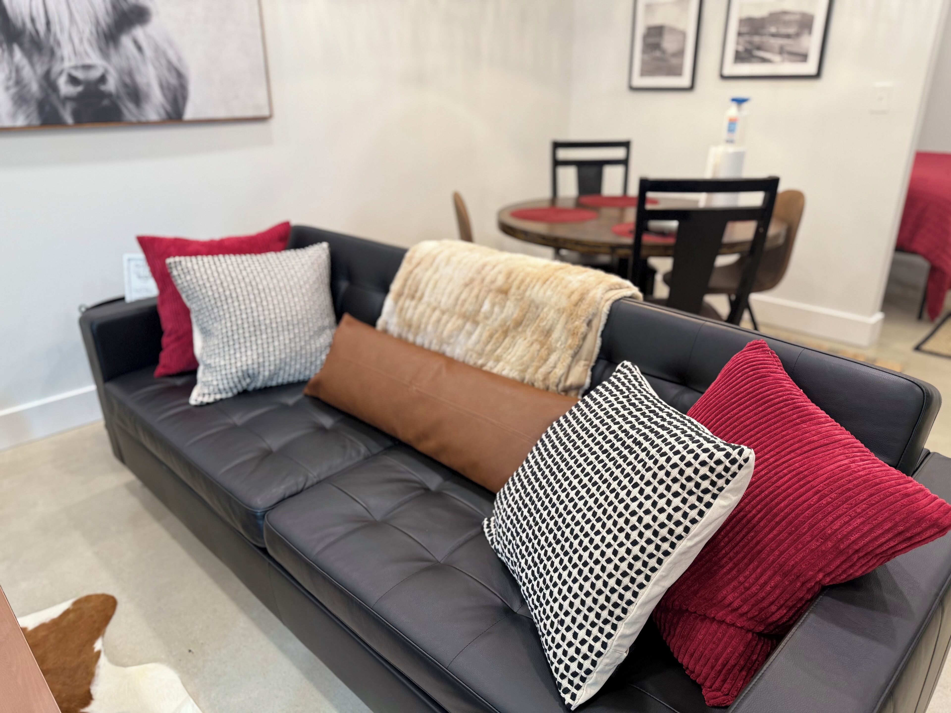 Een smart-tv en boeken