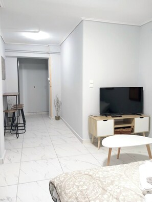Deluxe Apartment, Balcony | Living area - Petralona Antistratou Athens (Athens)