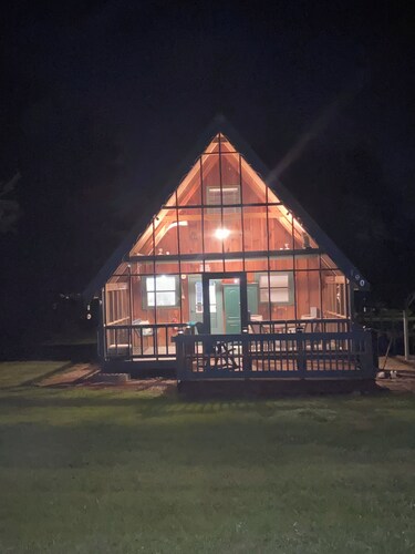 Cozy 3-bedroom cabin with all the amenities two miles from Cave Run Lake.