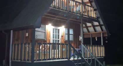 Cozy 3-bedroom cabin with all the amenities two miles from Cave Run Lake.