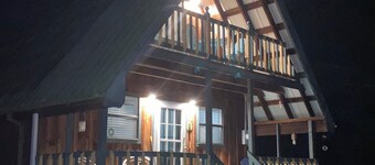 Cozy 3-bedroom cabin with all the amenities two miles from Cave Run Lake.