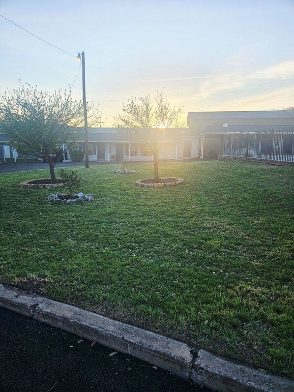 Exterior - La Vista Motel (Burnet)