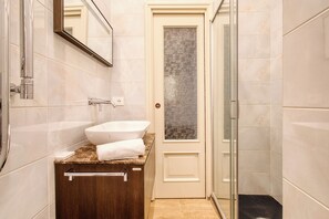 Appartement, 1 tweepersoonsbed met slaapbank | Badkamer | Een bidet