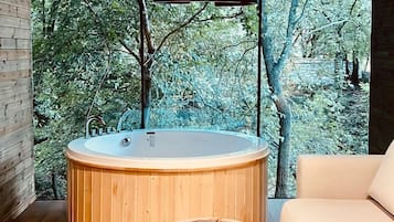 Villa Luxury, vista giardino | Vasca idromassaggio privata