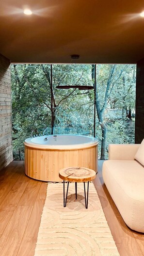 Villa Luxury, vista giardino | Vasca idromassaggio privata