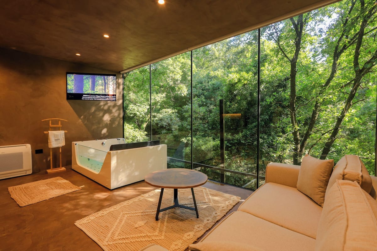 Luxury Villa, Garden View | Free WiFi