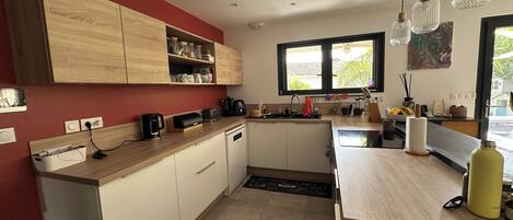 Microondas, horno y parrilla de estufa